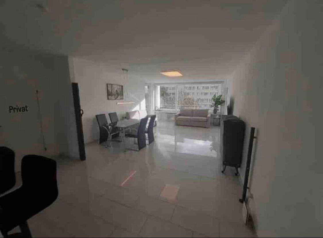 Homestay Messe Airport Elegant *